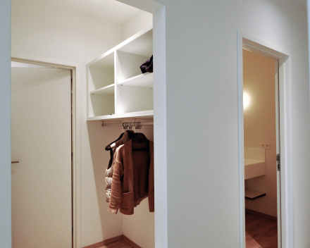 Large: cloakroom and hallway